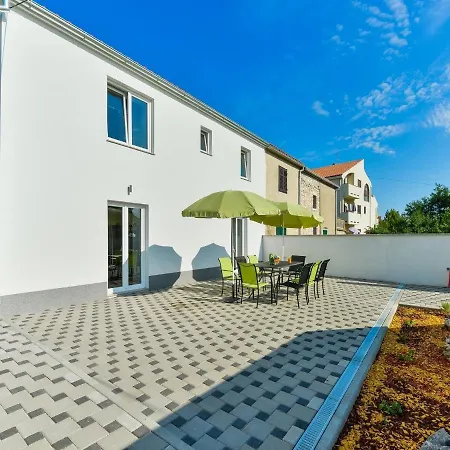 Ferienhaus Dragica Mit Pool 50 M Vom * Privlaka (Zadar)