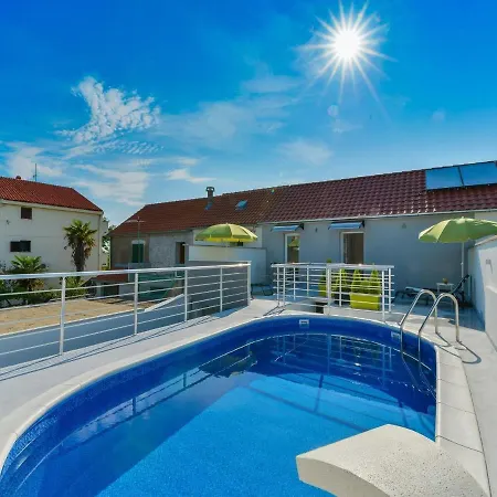 Ferienhaus Dragica Mit Pool 50 M Vom Vakantiehuis
