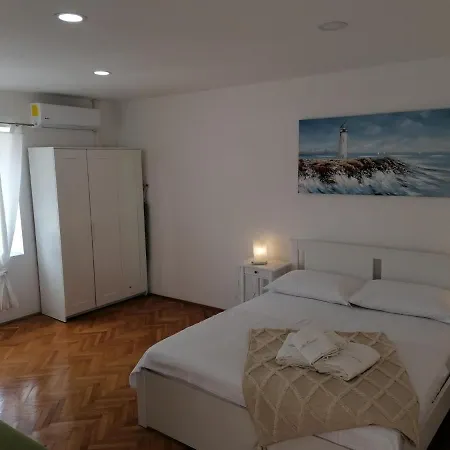 Ferienhaus Dragica Mit Pool 50 M Vom Сasa de vacaciones