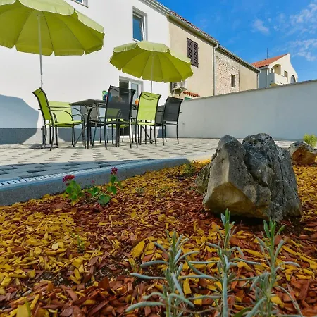 Casa vacanze Ferienhaus Dragica Mit Pool 50 M Vom